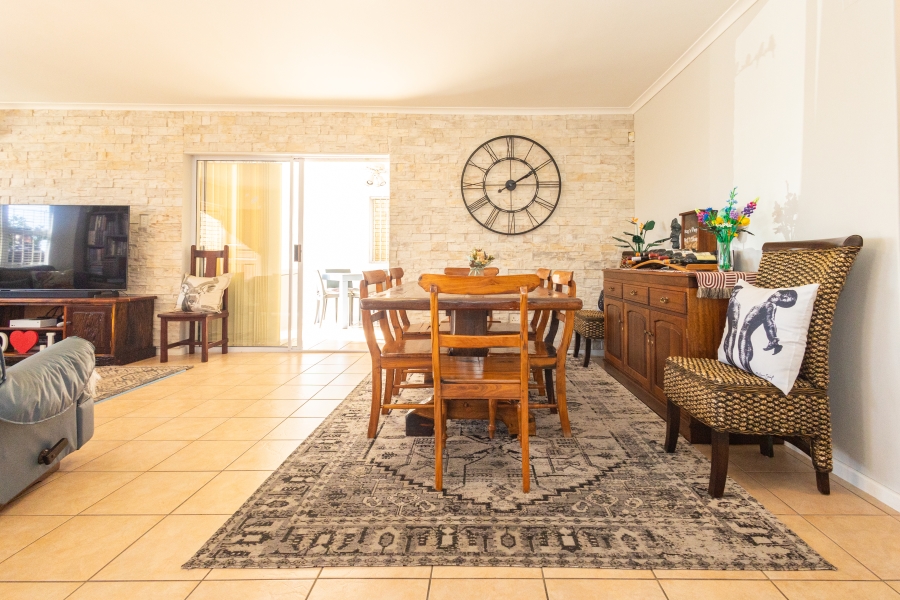 3 Bedroom Property for Sale in The Crest Western Cape